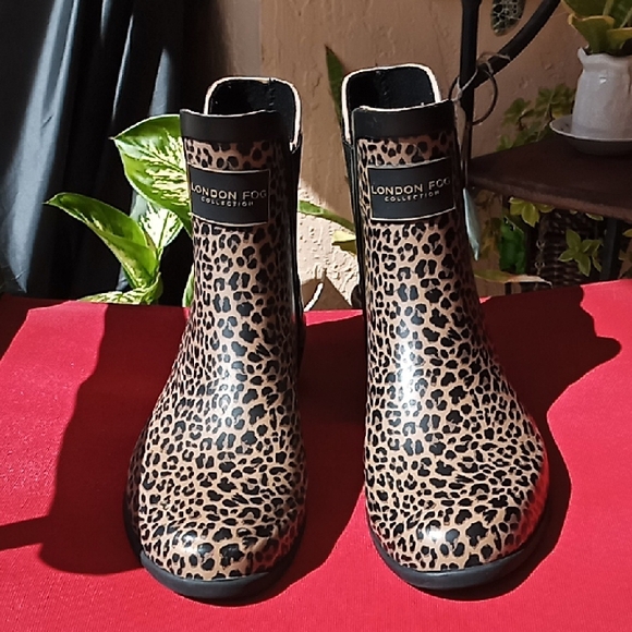 London Fog Shoes - London Fog Piccadilly Collection. Leopard Print Ankle Rubber Boots.Size 8M.